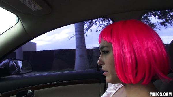PinkHead Babe amateur porn on the way home from school