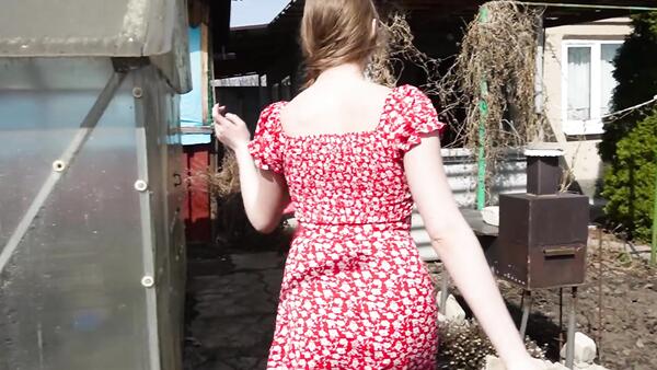 Farmer's Daughter Wants To Taste The Cock Of A City Dude
