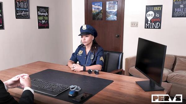 Strict Boss Caught Policewoman Taking Bribery And Condemned Her To The Fullest Severity